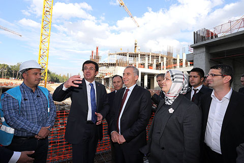 Zeybekci adını taşıyan kongre merkezinin inşaatını inceledi