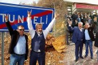 Davutoğlu’na bozkurt selamıyla gönderme