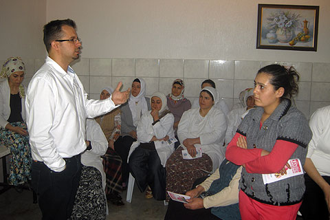 Tekden kadınlarla buluşuyor