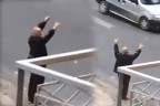 Yaşlı adamın bozkurt selamlı şovu