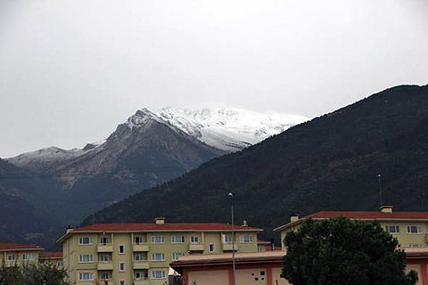 Honaz Dağı beyaza büründü