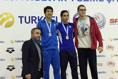 DENİZLİLİ KULAÇLARA 10 MADALYA