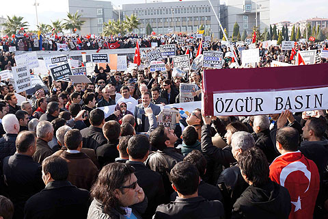Adalet parkı eylemleri sürüyor