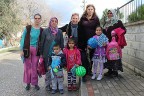 Kardeş mahallenin çocuklarına yılbaşı hediyesi