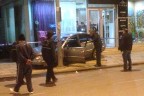 Bacaklarından vurulan sürücü kaza yaptı