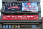 MHP de yolsuzluk pankartı astı