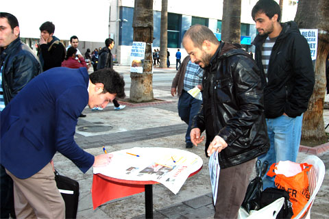İmzalar asgari ücretin artması için