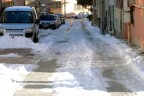 Sokaklar buzdan cam gibi
