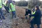 Liseliler badem fidanı dikti