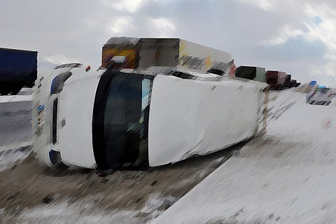 Minibüs buzlanan yoldan uçtu: 8 yaralı