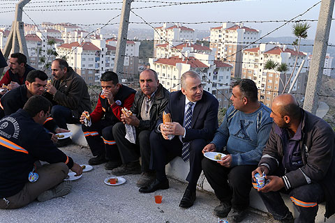 Kar ekiplerine sucuk-ekmek ödülü