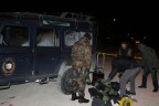 Lise önüne bırakılan çanta polisi harekete geçirdi
