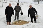 Kuşlar için yem bıraktılar