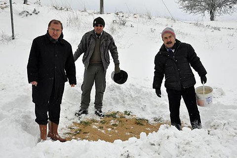 Kuşlar için yem bıraktılar