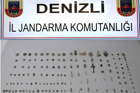 Çal’da tarihi eser operasyonu