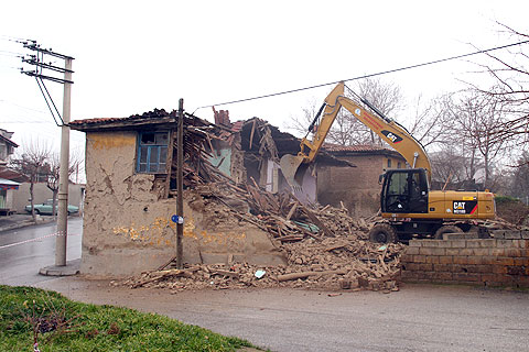 Mahallelinin korkulu rüyası yıkıldı