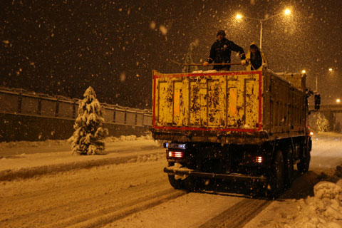 Büyükşehir 30 ekiple çalıştı