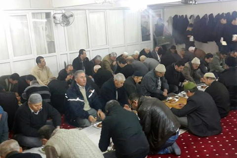 Sarayköy’de camide kahvaltılı zikir