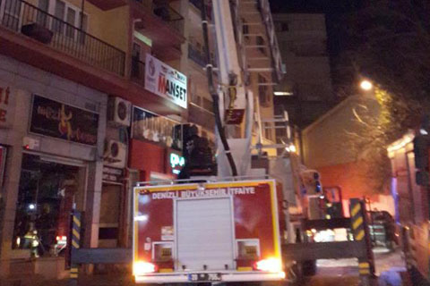 Apartmanda çıkan yangın korkuttu