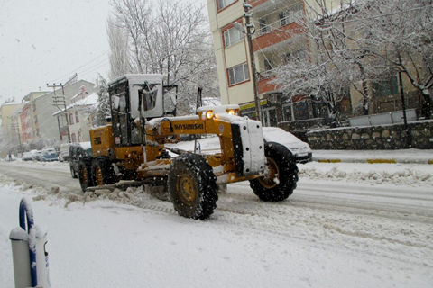 Kar başladı, ekipler alarma geçti