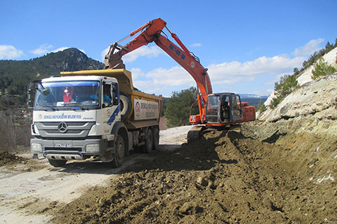 Heyelanın hasarı onarıldı