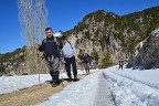 Karlı dağlarda yürüyüş keyfi