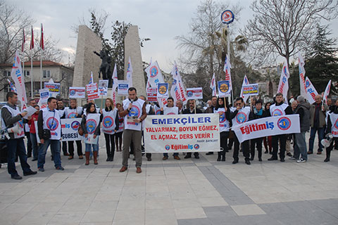 Nöbetçi öğretmen eylemde