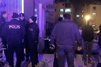 Kanıyla kapıya not yazıp, kendini astı