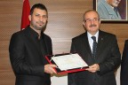 Kahraman’a Vali’den teşekkür belgesi