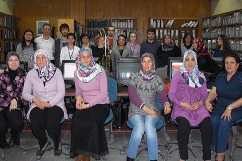 PAÜ’lü gençler ev kadınlarına interneti öğretecek