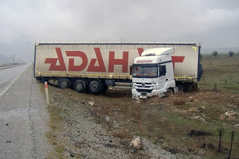 Tarlaya TIR kondu