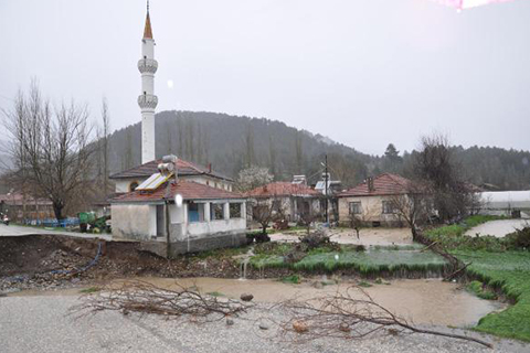 Acıpayam’ı sağanak yağmur vurdu