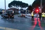 Çalıntı araçlar polis otosuna çarptı: 1’i polis 3 yaralı