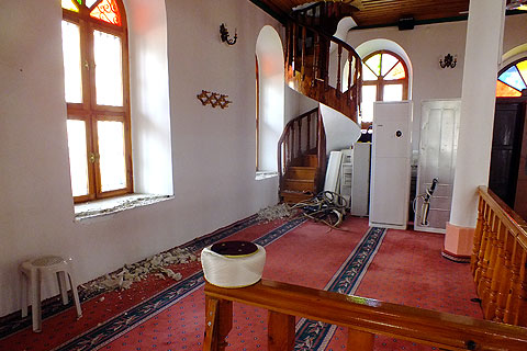 Kayalık Camii’nde tartışma, kavga, şikayet ve yıkım…