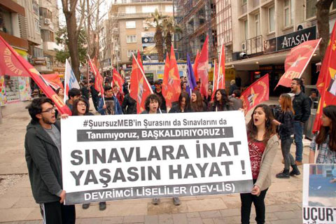 Liselilerden YGS protestosu