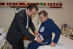 Takılan pille ağrılarından kurtuldu