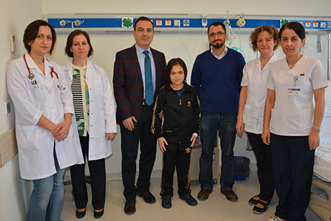 Annesinin böbreği ile yaşama tutundu