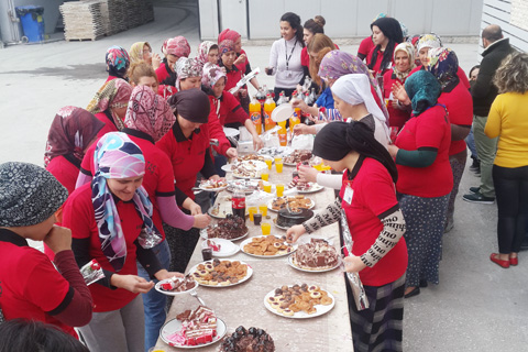 Fabrikada Kadınlar Günü kutlaması