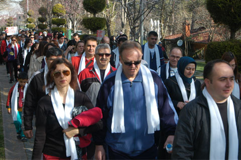 Kadınlı-erkekli şiddeti protesto yürüyüşü