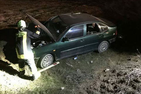 Önce çarpıştı sonra tarlaya uçtu: 3 yaralı