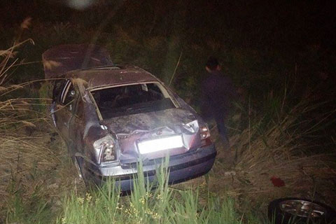 Otomobil tarlaya uçtu