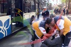 Belediye otobüsünün çarptığı yaşlı adam yaralandı