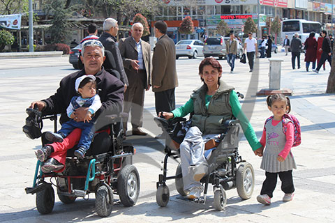 Mutlulukları katlandı