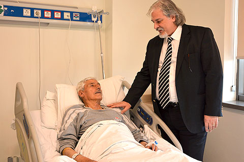 83 yaşındaki hastaya kök hücre tedavisi