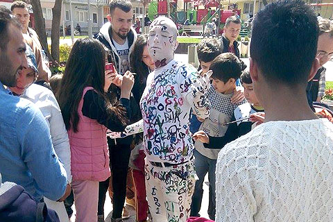 Sanat için canlı tuval oldu