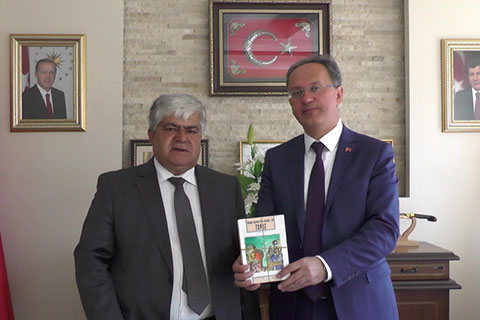 TAVAS BELEDİYESİ’NDEN OKULLARA KİTAP