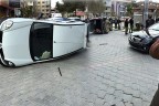 Otomobilin çarptığı askeri araç devrildi