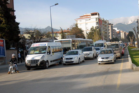 Bu kavşak sürücüleri strese sokuyor