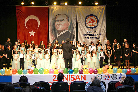 Çocuk Meclisi’nde Korolar Şenliği