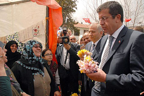Zeybekci 50 liraya çiçek aldı